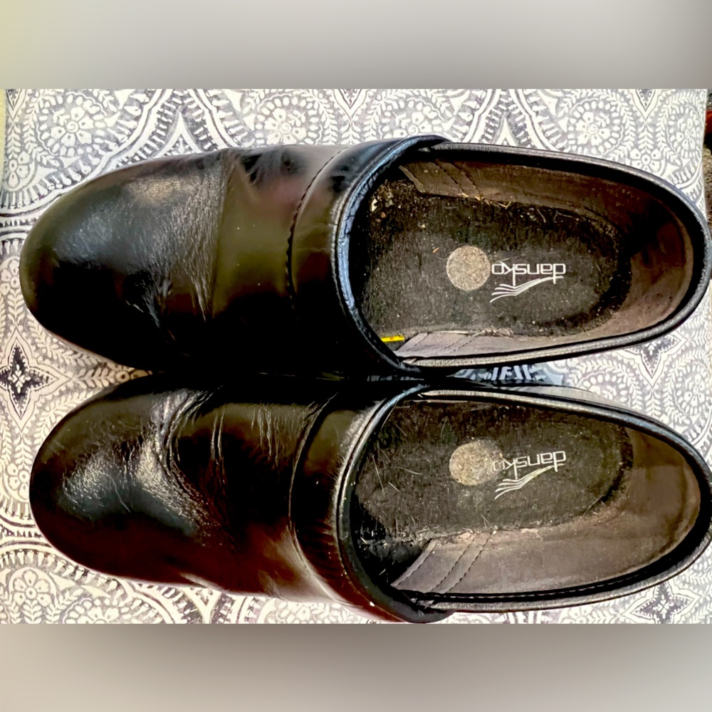 Dansko Professional Xt Black Box Leather size 39 —missing insoles!!